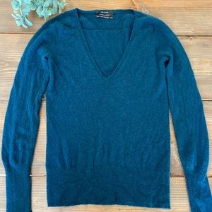 Club Monaco 100% cashmere sweater